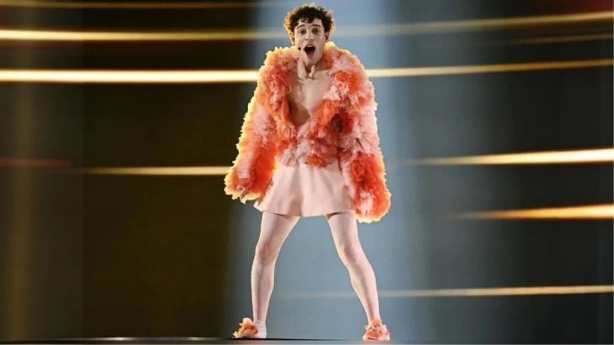 Eurovision'da LGBT+ propagandası! Nemo'ya birinciliği tüylü ceketi ve saten eteği getirdi