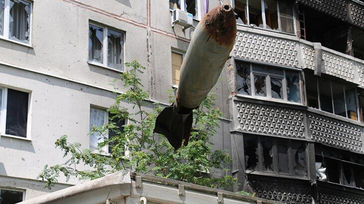 Harkov'da 9 katlı binanın çatısındaki bomba vinçle çıkarıldı