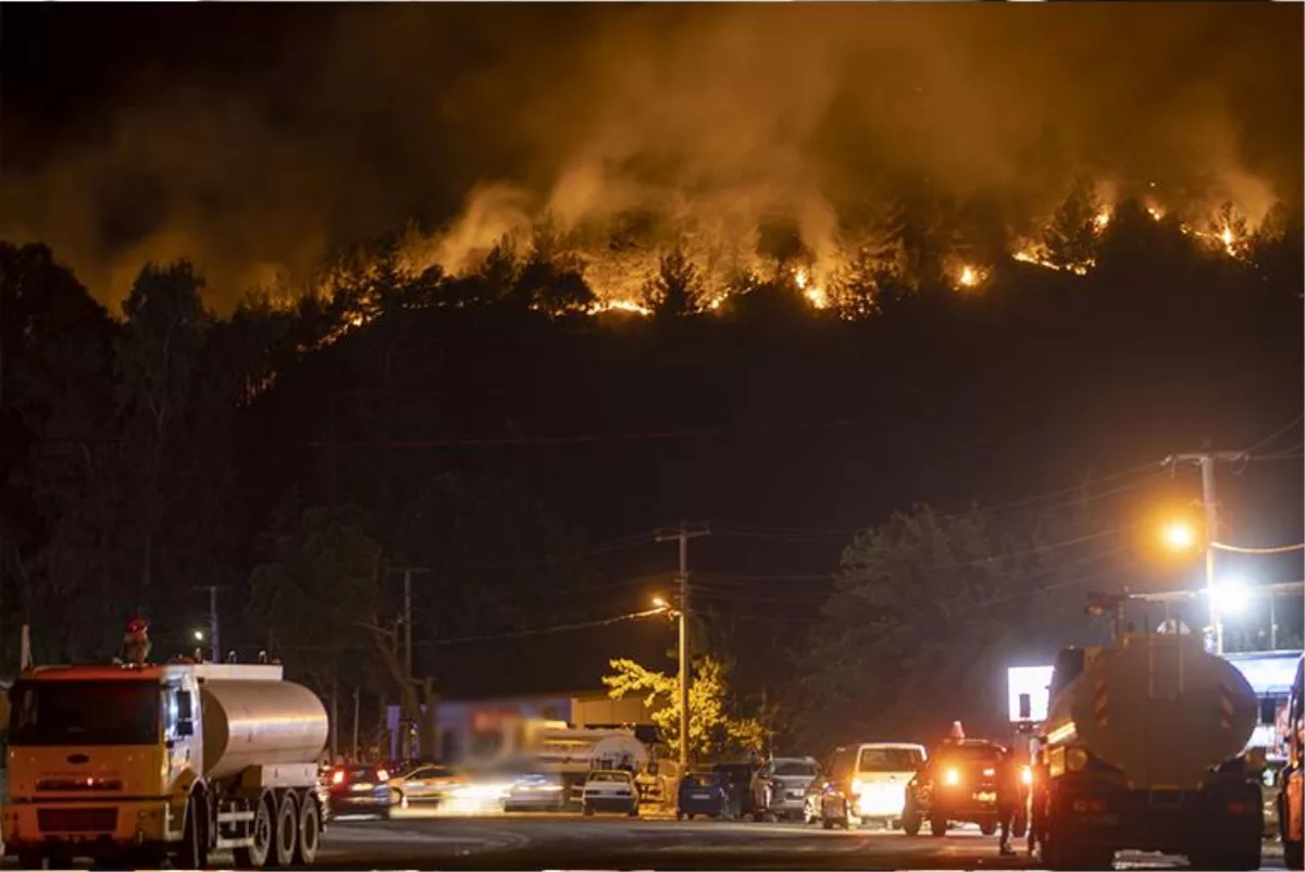 Orman yangını nedeniyle Marmaris'teki evlerinden tahliye edilen ailelere 3'er bin lira destek yapıldı