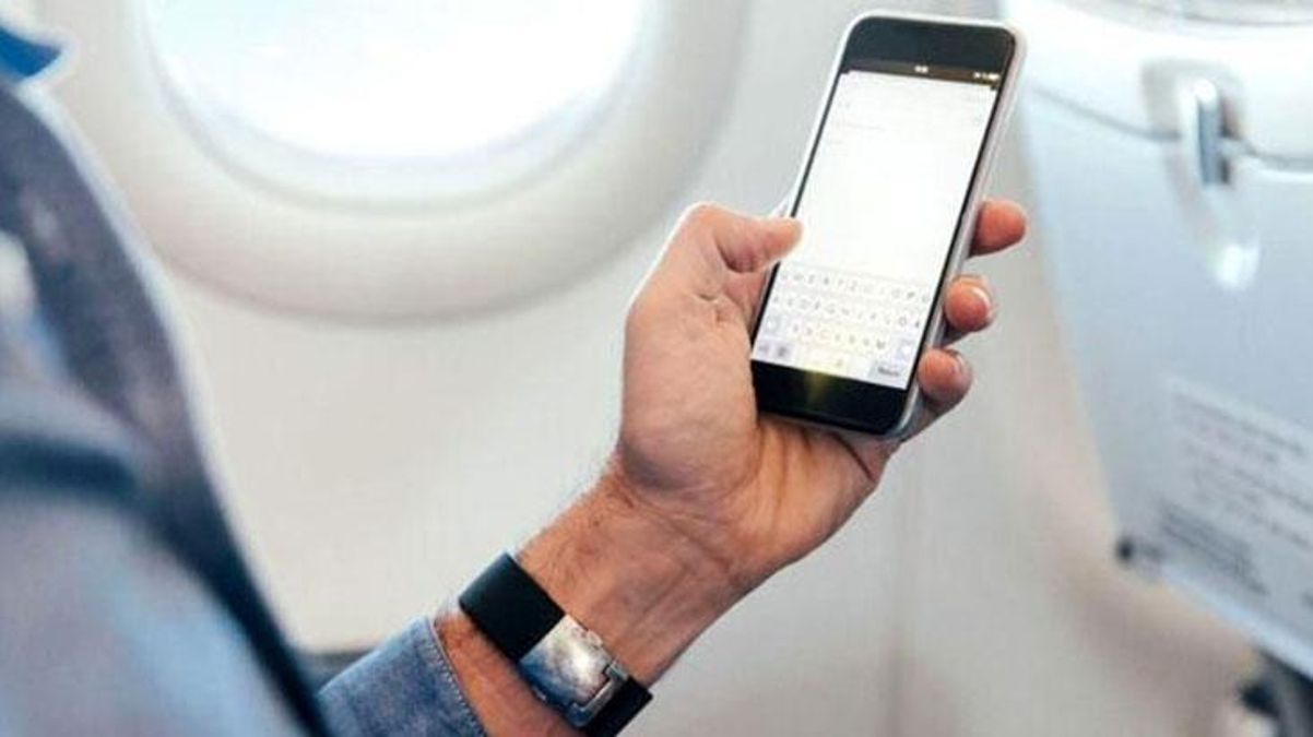 Artık uçakta telefonunuzu kapatmanıza gerek kalmayabilir! 5G teknolojisi ile telefon yasağı tarih oluyor