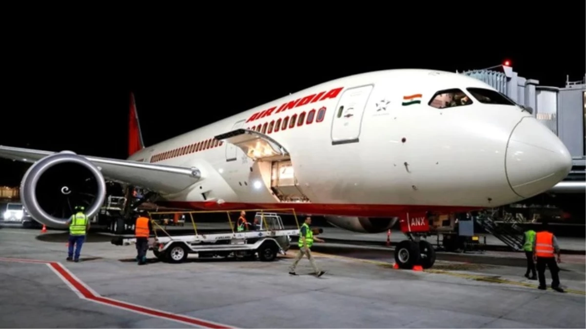 Havayolu şirketi Air India, kabin memurlarının hasta olduğunu bildirerek 90 uçuşunu iptal etti