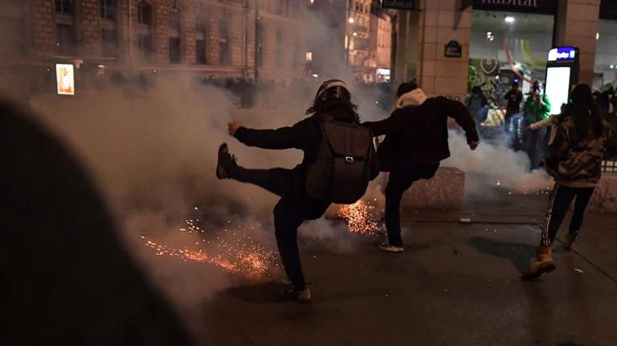 Protestoların günden güne şiddetlendiği Fransa'da bakanlara ilginç talimat: Ortalıkta görünmeyin