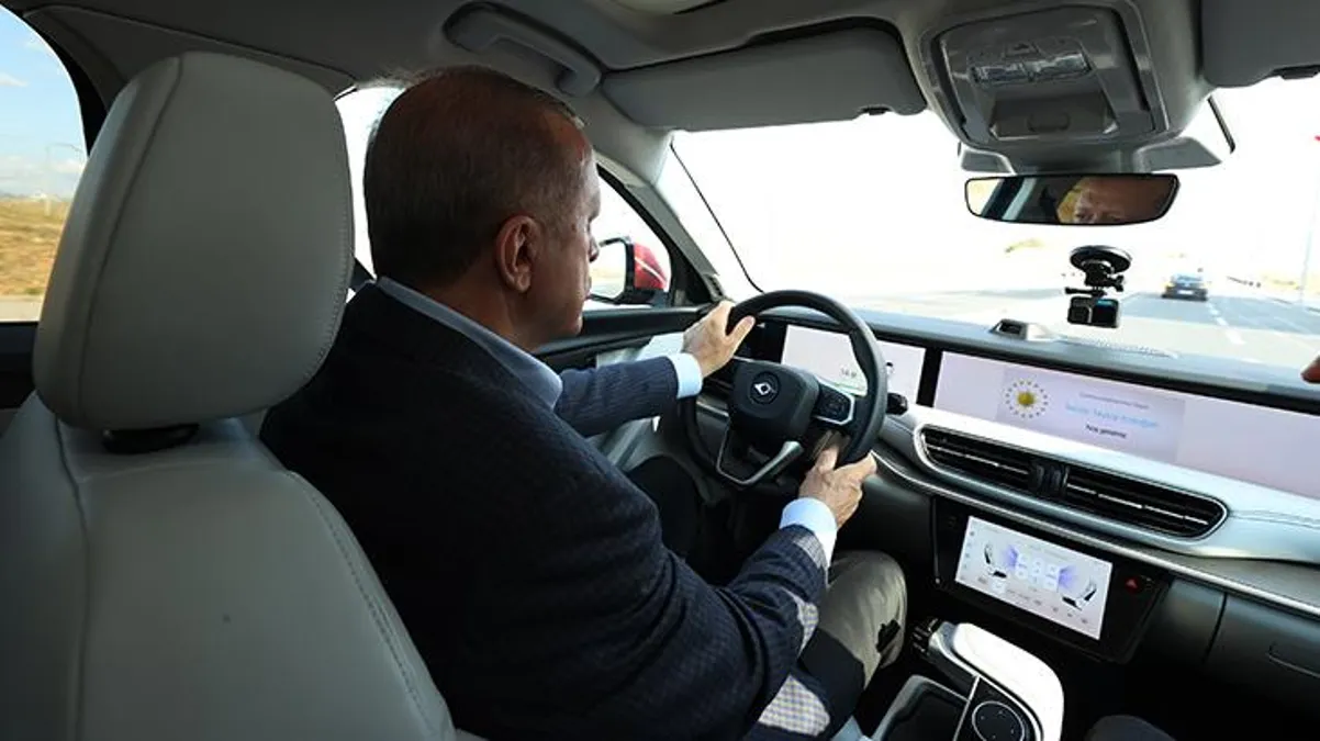 Yerli otomobilde geri sayım! Test için direksiyona geçen Erdoğan'dan yeni paylaşım