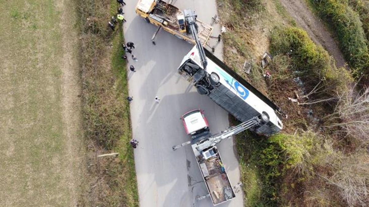 Yolcu otobüsü şarampole yuvarlandı, 40 kişi yaralandı! Şoförün ifadesi saç baş yoldurdu